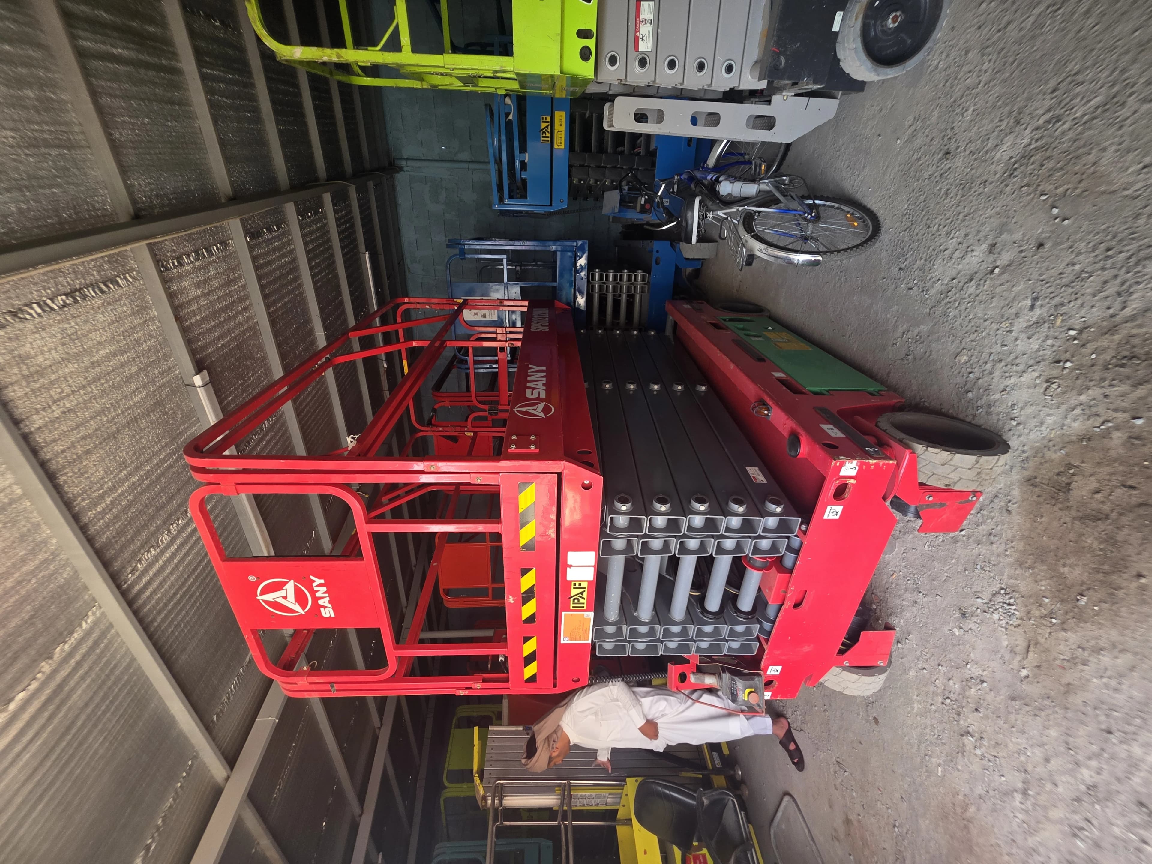 سيزر لفت للايجار جده ##تاجير سيزر لفت #Scissor lifts for rent 4