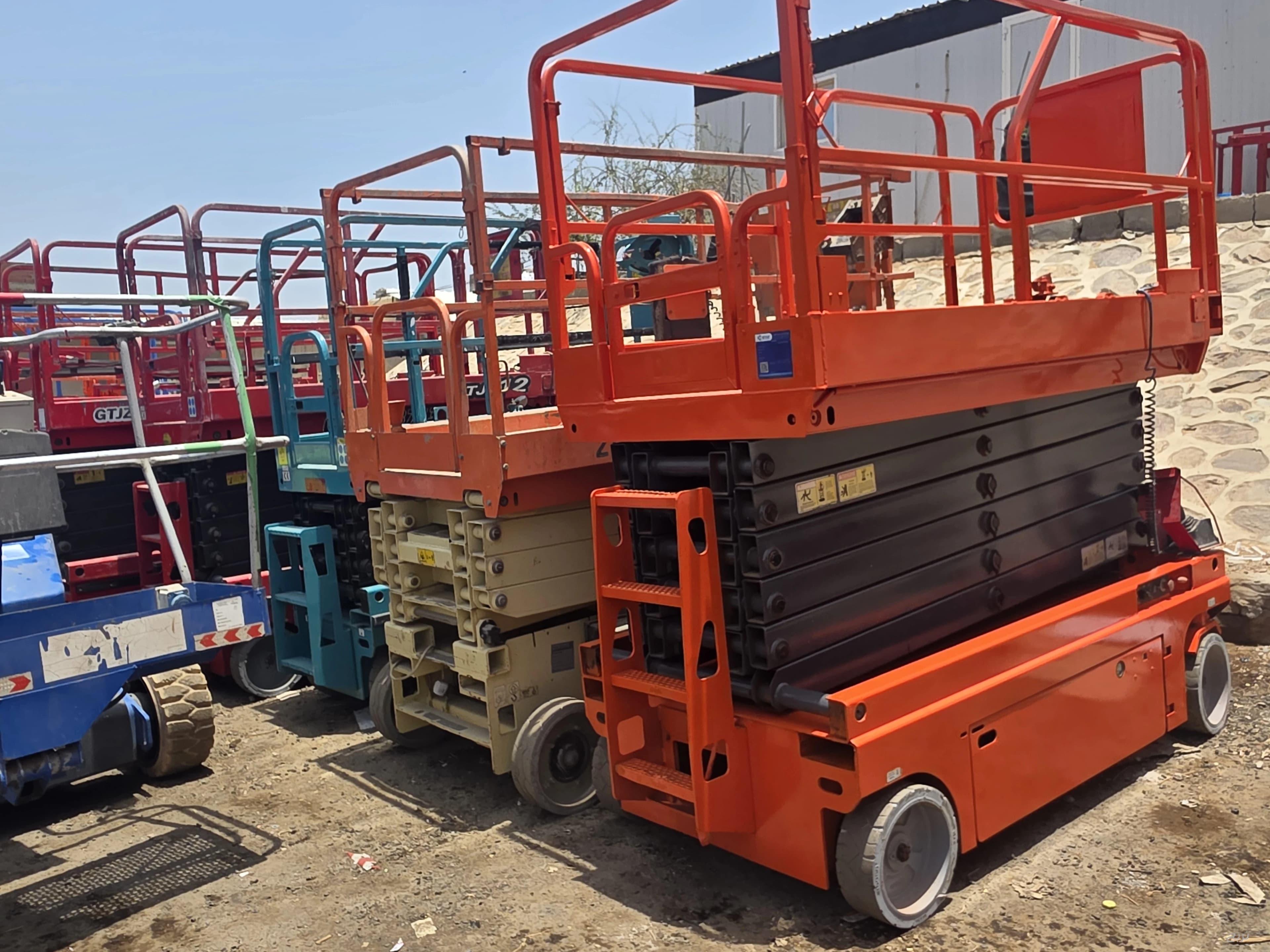 سيزر لفت للايجار جده ##تاجير سيزر لفت #Scissor lifts for rent 7
