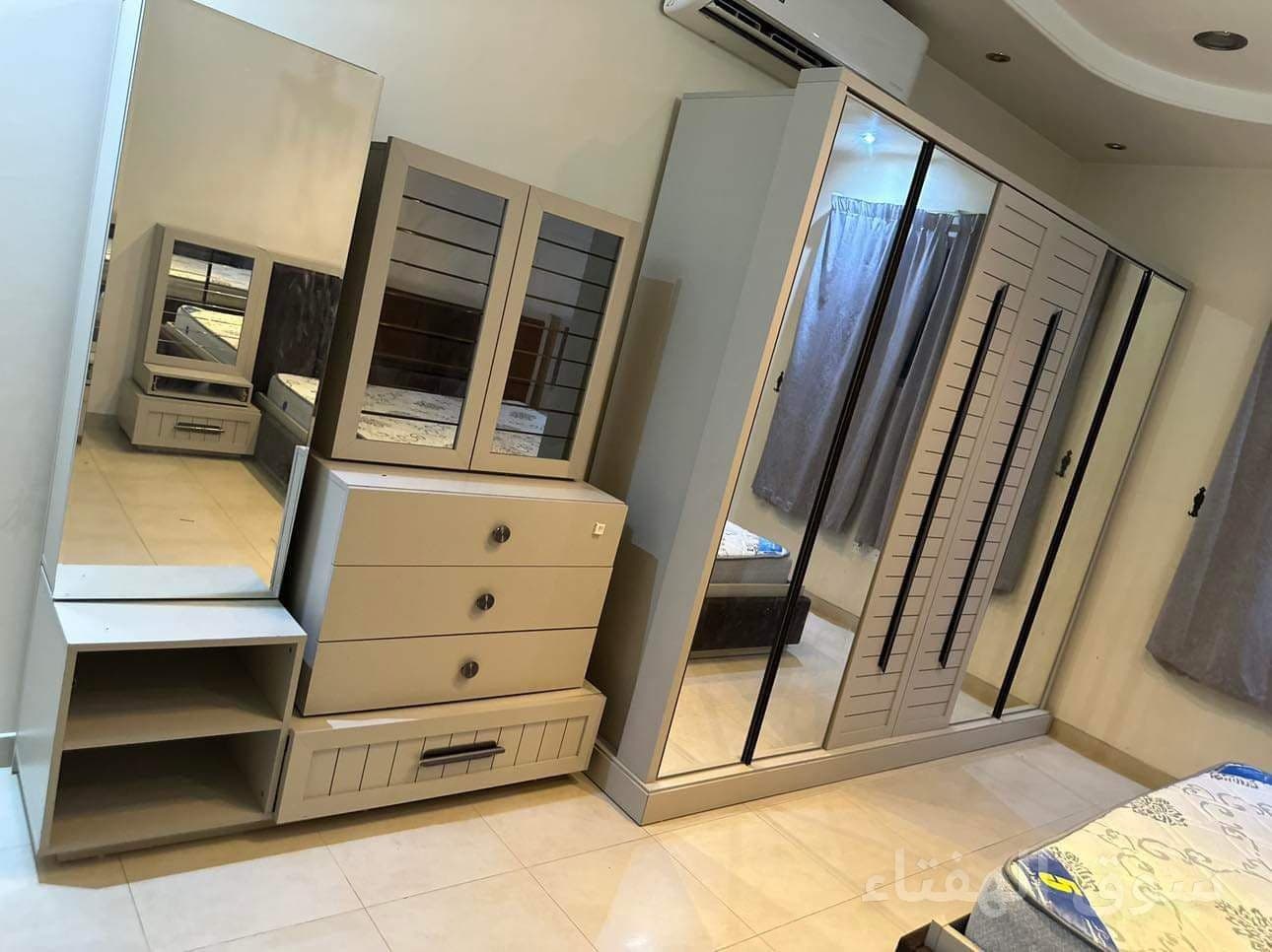 نجار جميع انواع الأثاث بالرياض 0556017058
