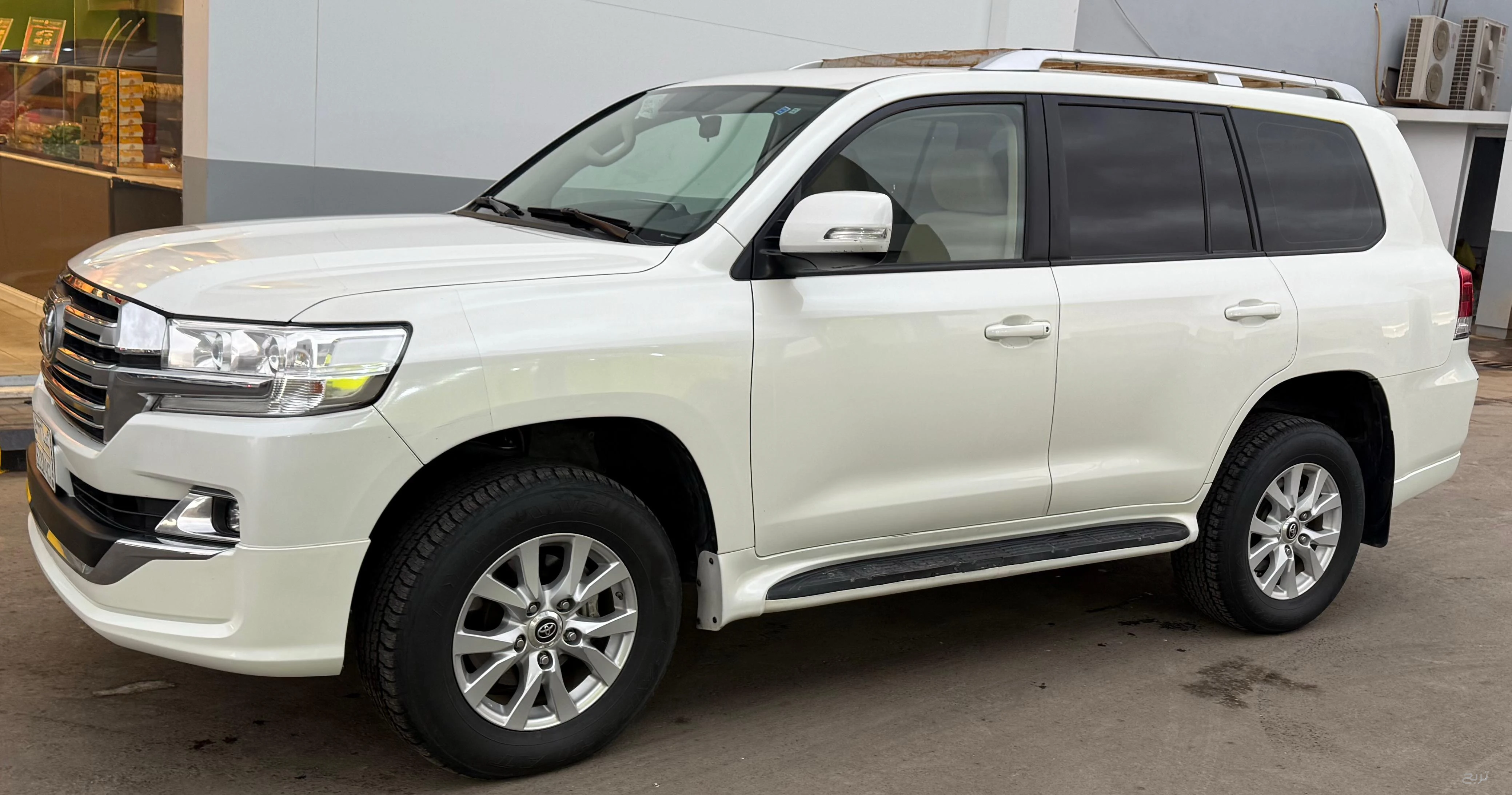 للبيع جيب لاندكروزر GXR