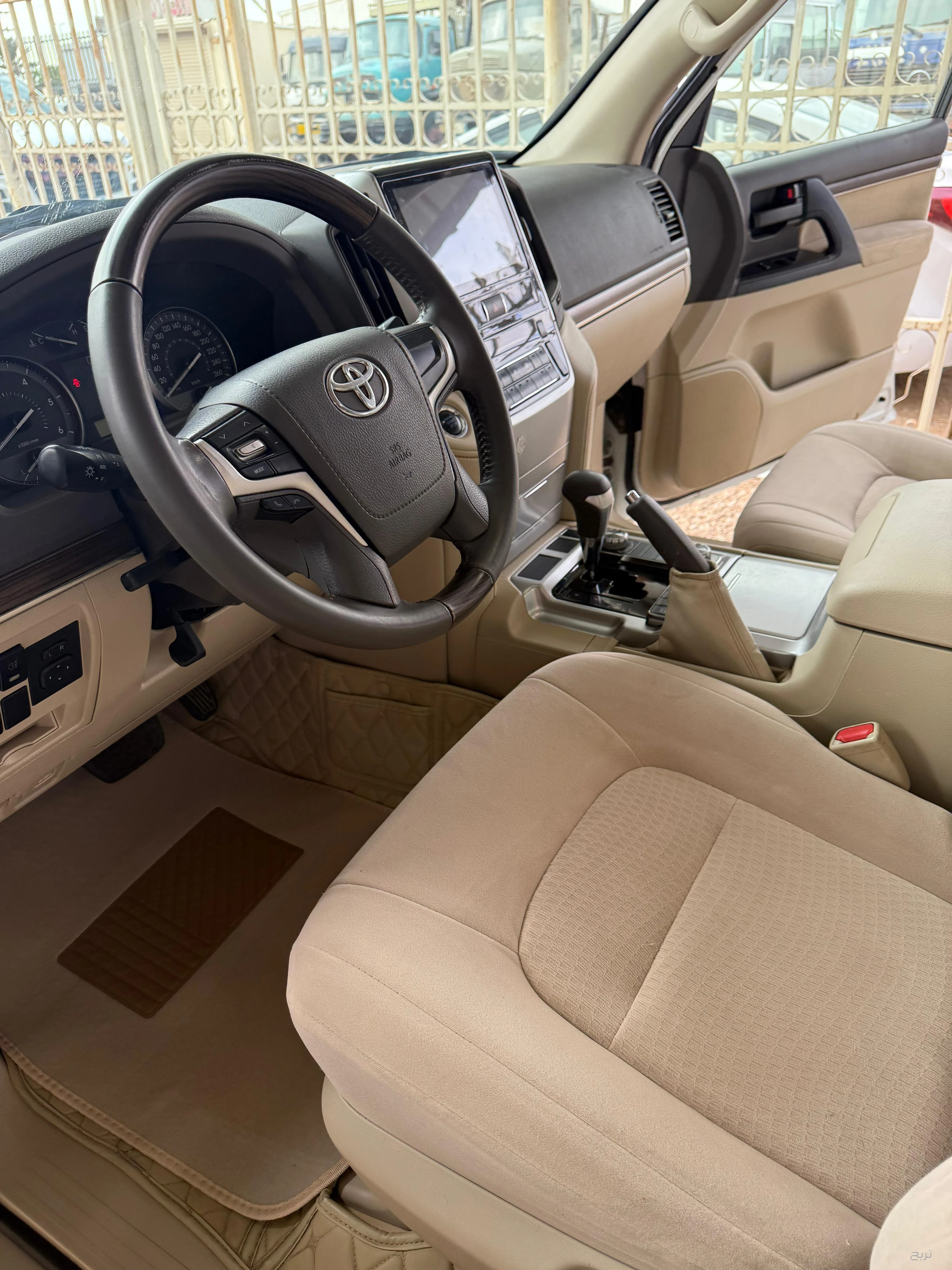 للبيع جيب لاندكروزر GXR