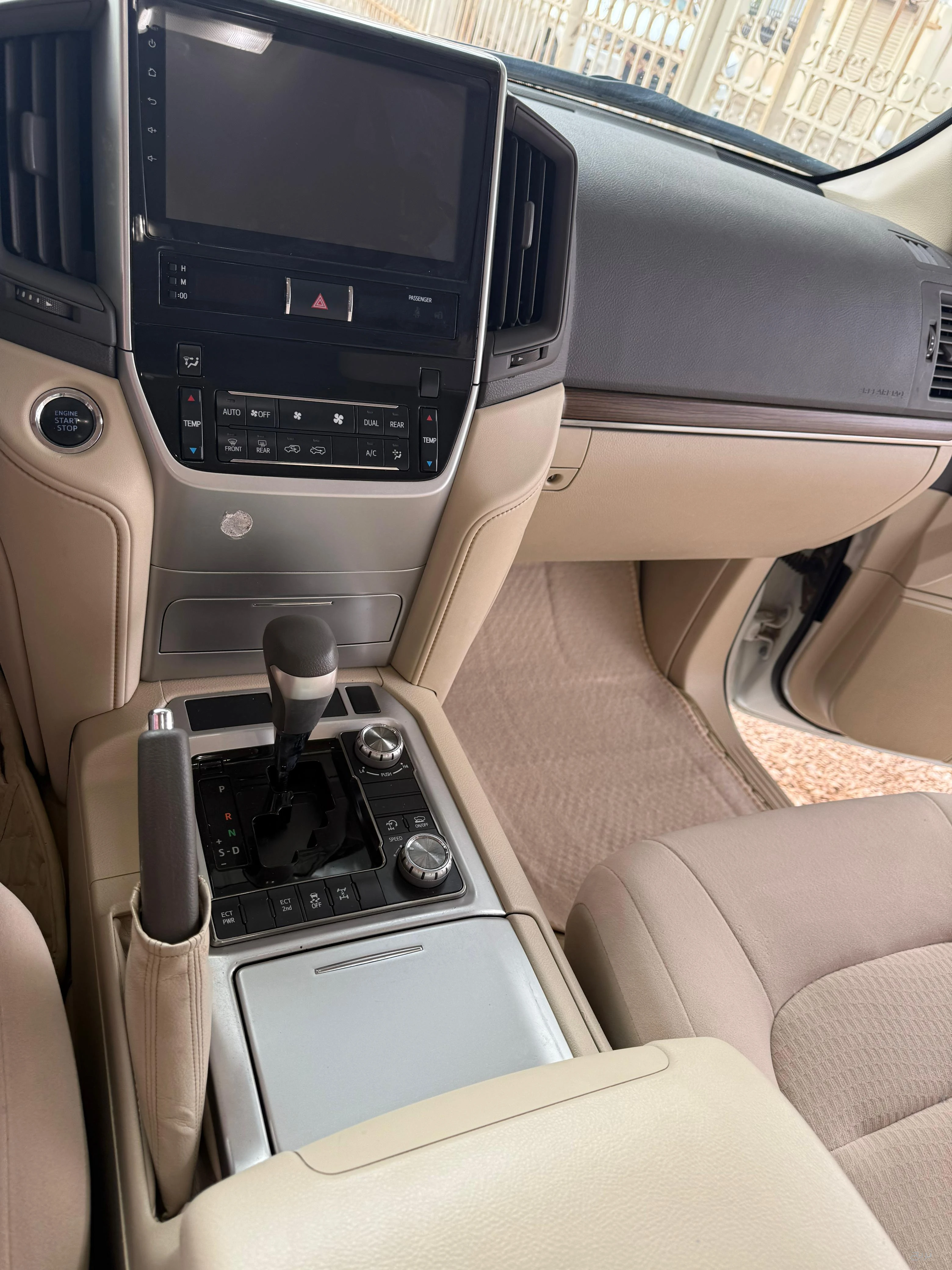 للبيع جيب لاندكروزر GXR