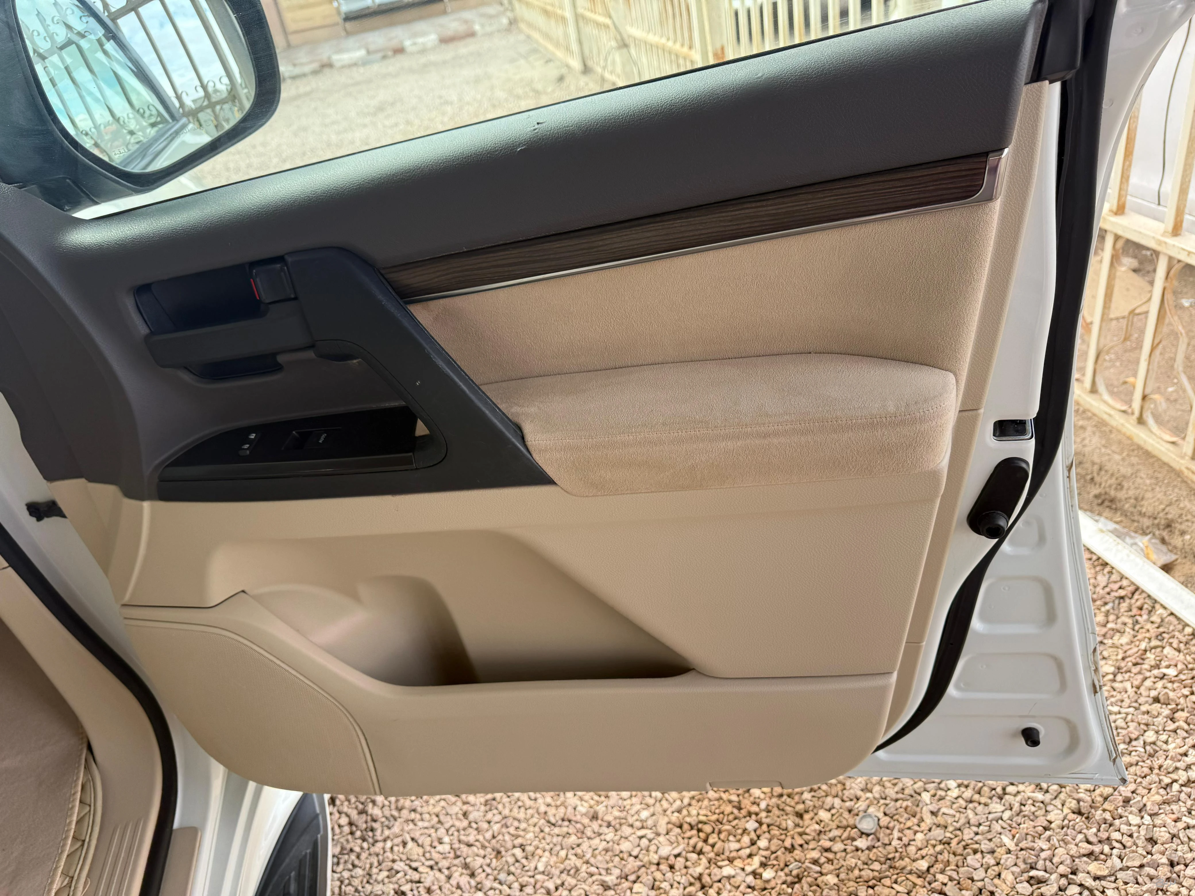 للبيع جيب لاندكروزر GXR