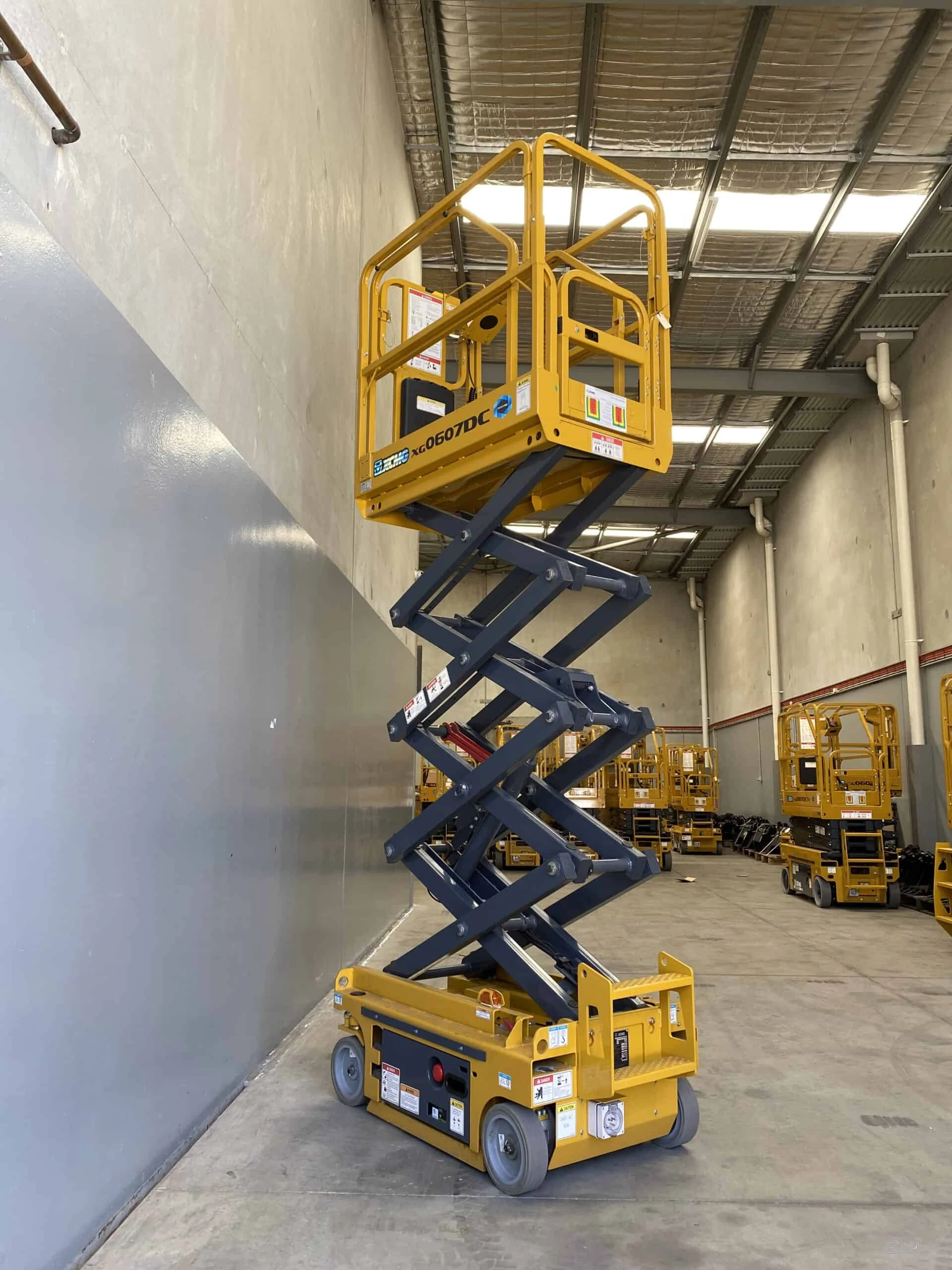 سيزر لفت للايجار بالدمام .. ببطاريات ليثيوم متطورة .. ارتفاع 8 متر و 10 متر شحن سريع