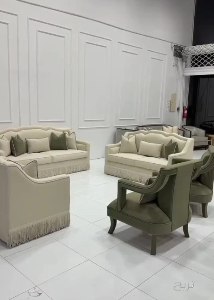 دينا تخلص من الاثاث القديم