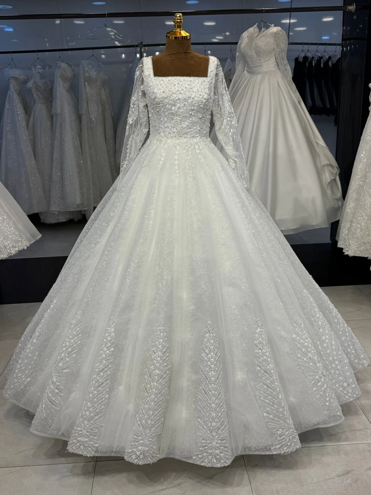 فساتين زفاف وافراح