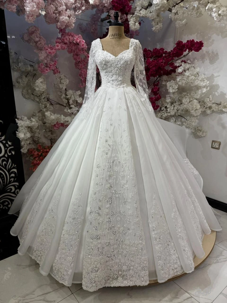 فساتين زفاف وافراح