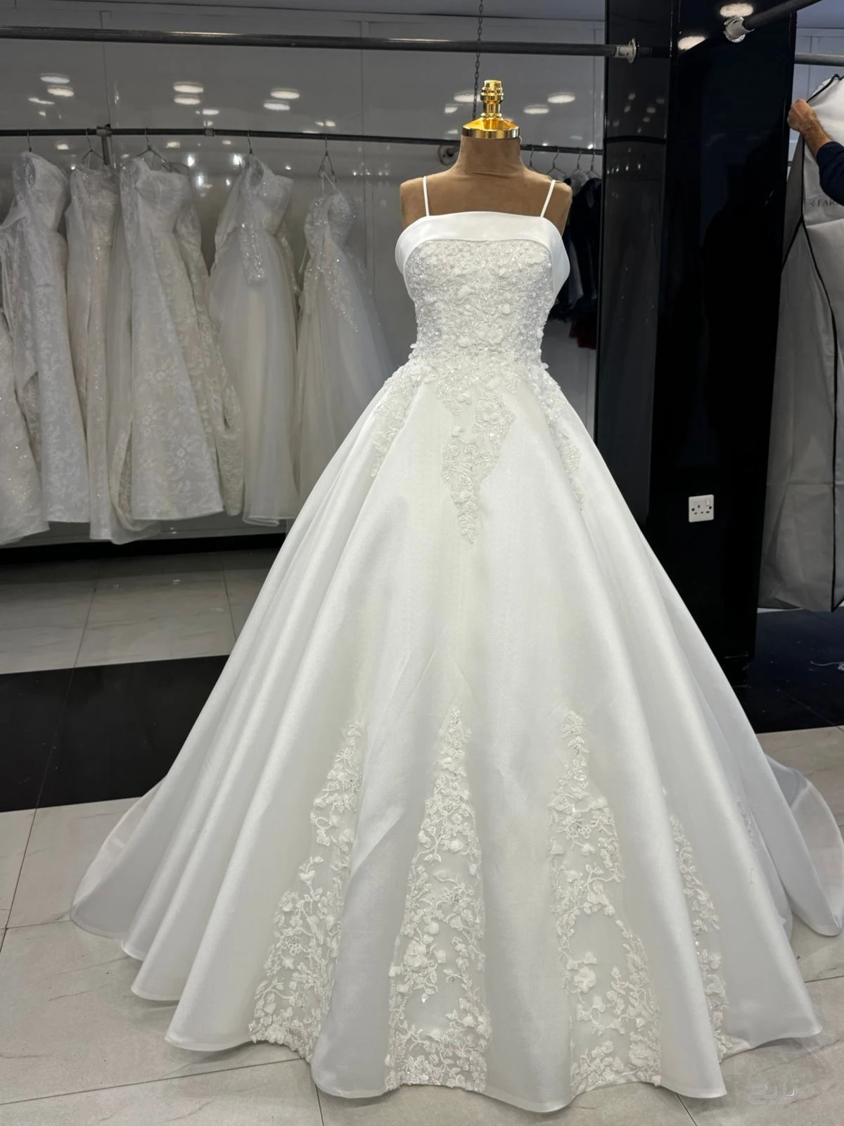 فساتين زفاف وافراح