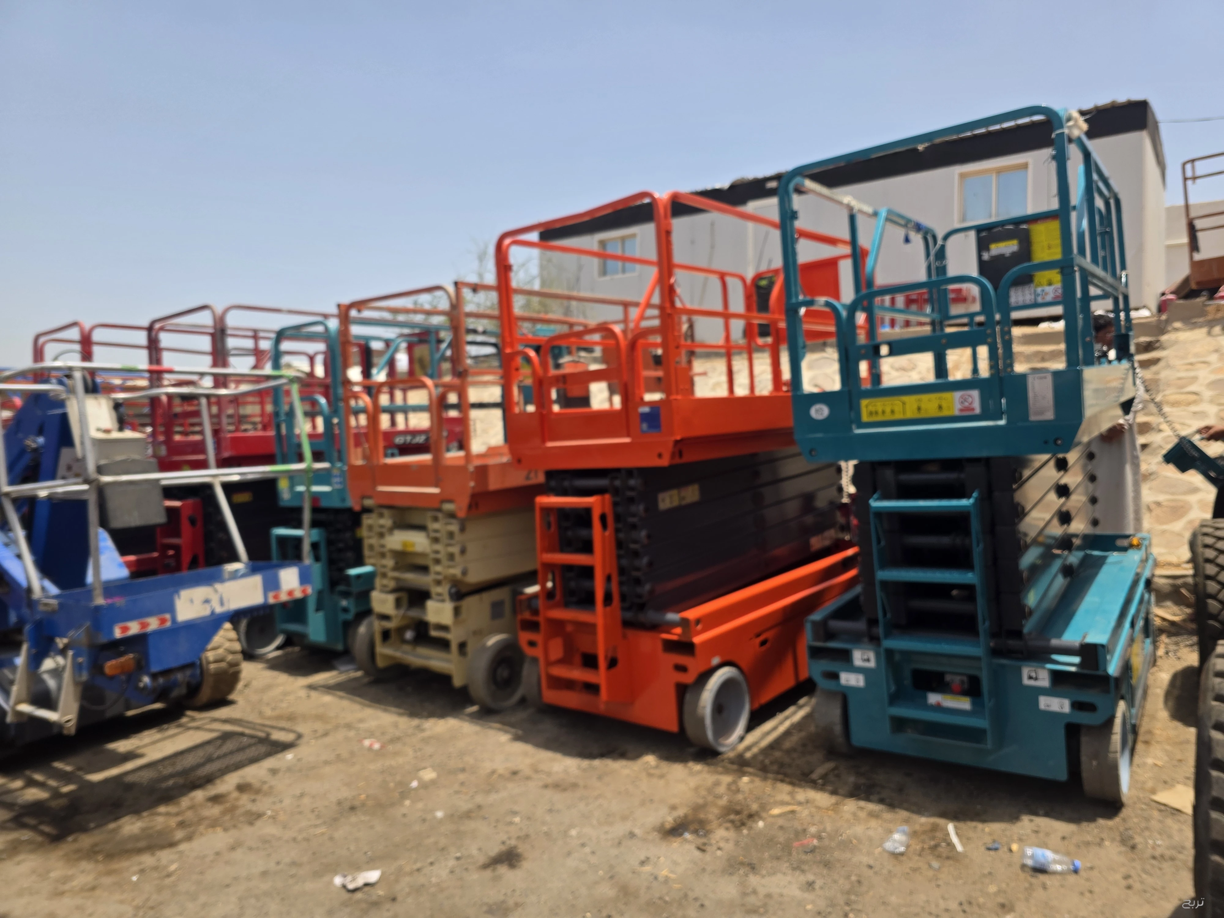 🚧 تأجير سيزر لفت رافعات مقصية كهرباء وديزل للإيجار 🚧 من 6-22متر