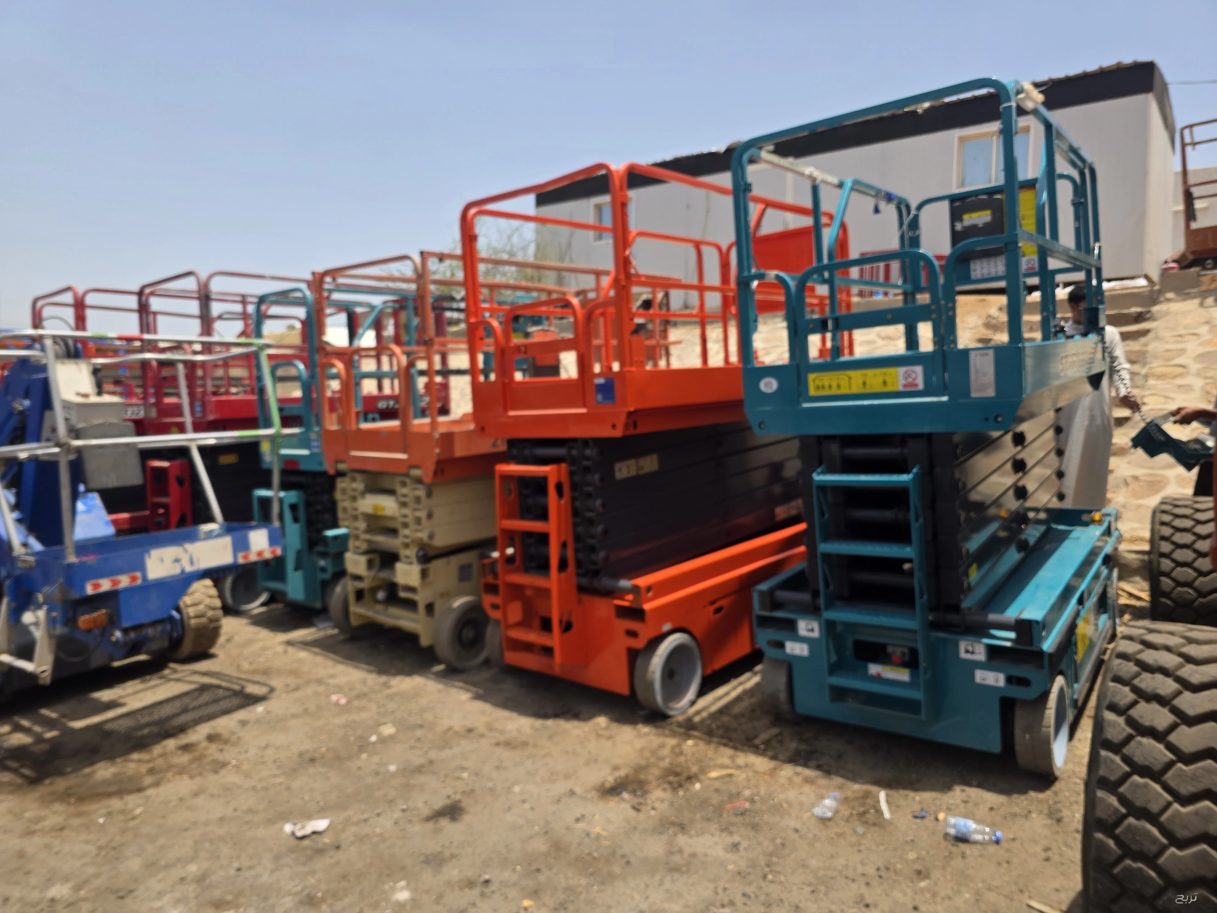 🚧 تأجير سيزر لفت رافعات مقصية كهرباء وديزل للإيجار 🚧 من 6-22متر