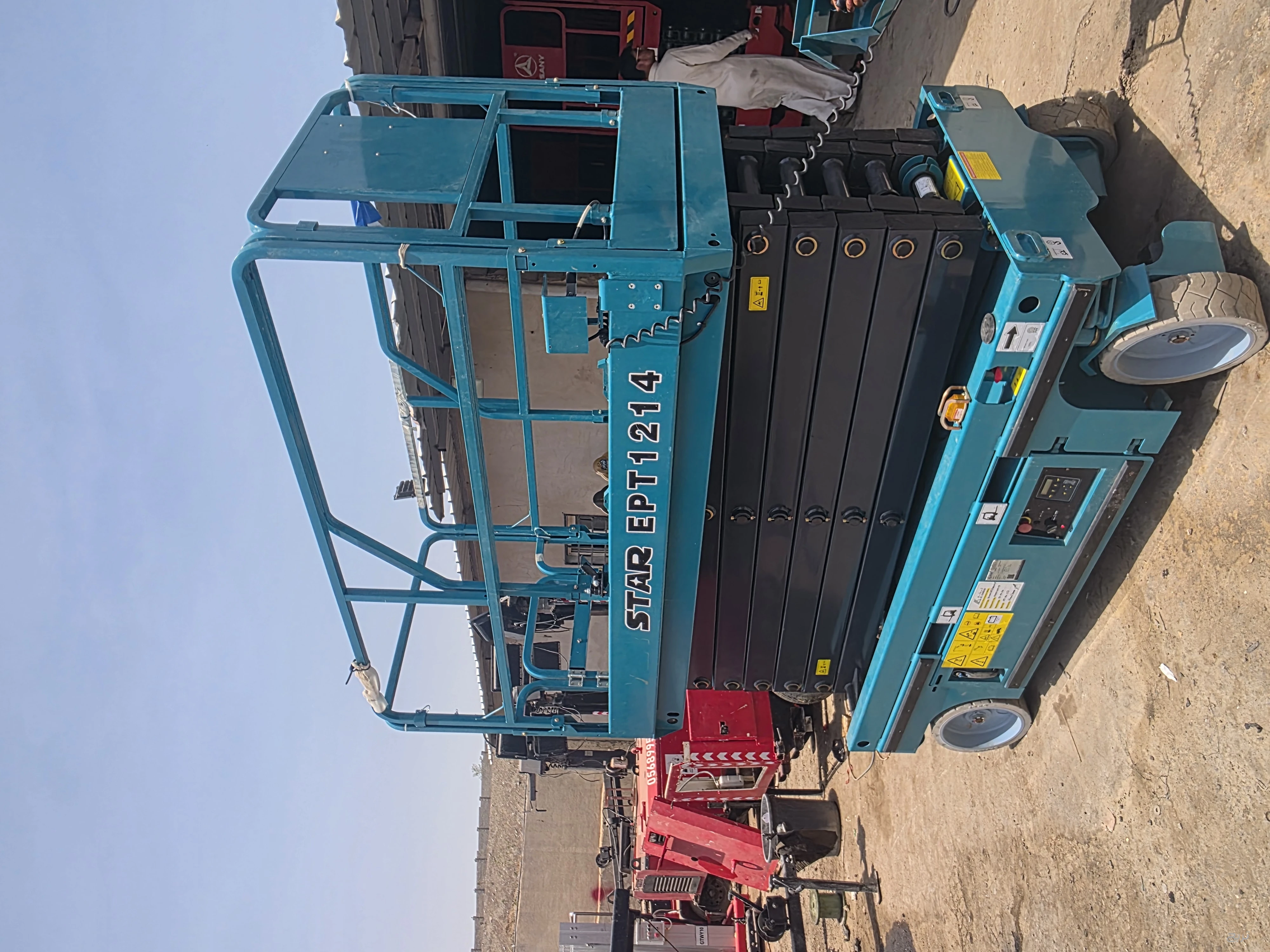 🚧 تأجير سيزر لفت رافعات مقصية كهرباء وديزل للإيجار 🚧 من 6-22متر